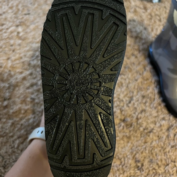 Ugh kid rain boot 12 - Picture 3 of 4